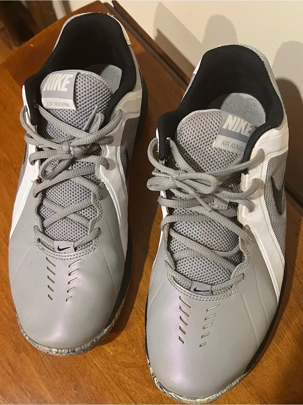 Nike Men’s Air Marvin low basketball shoes size 9,5